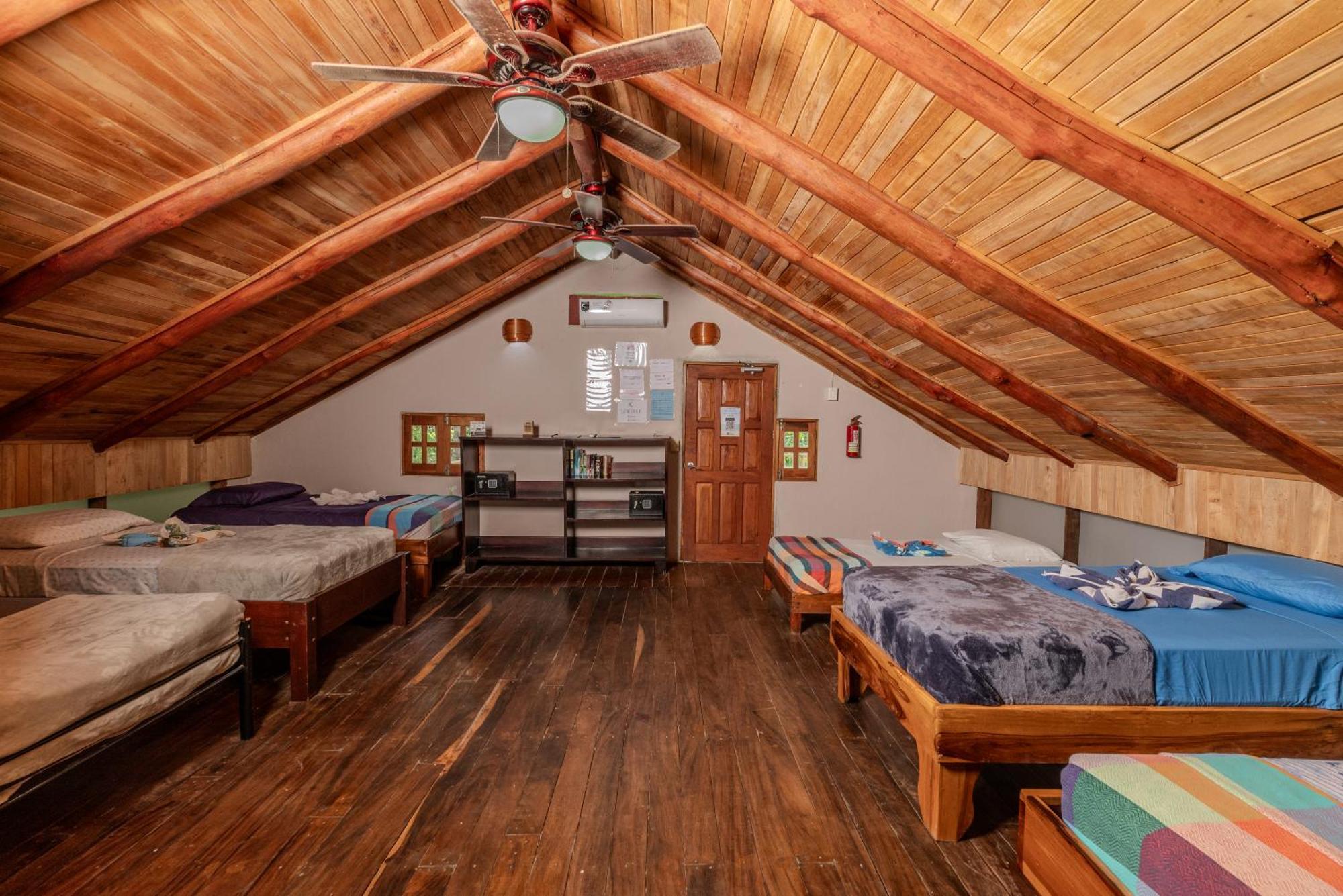 Surf Camp Hostel Playa Grande