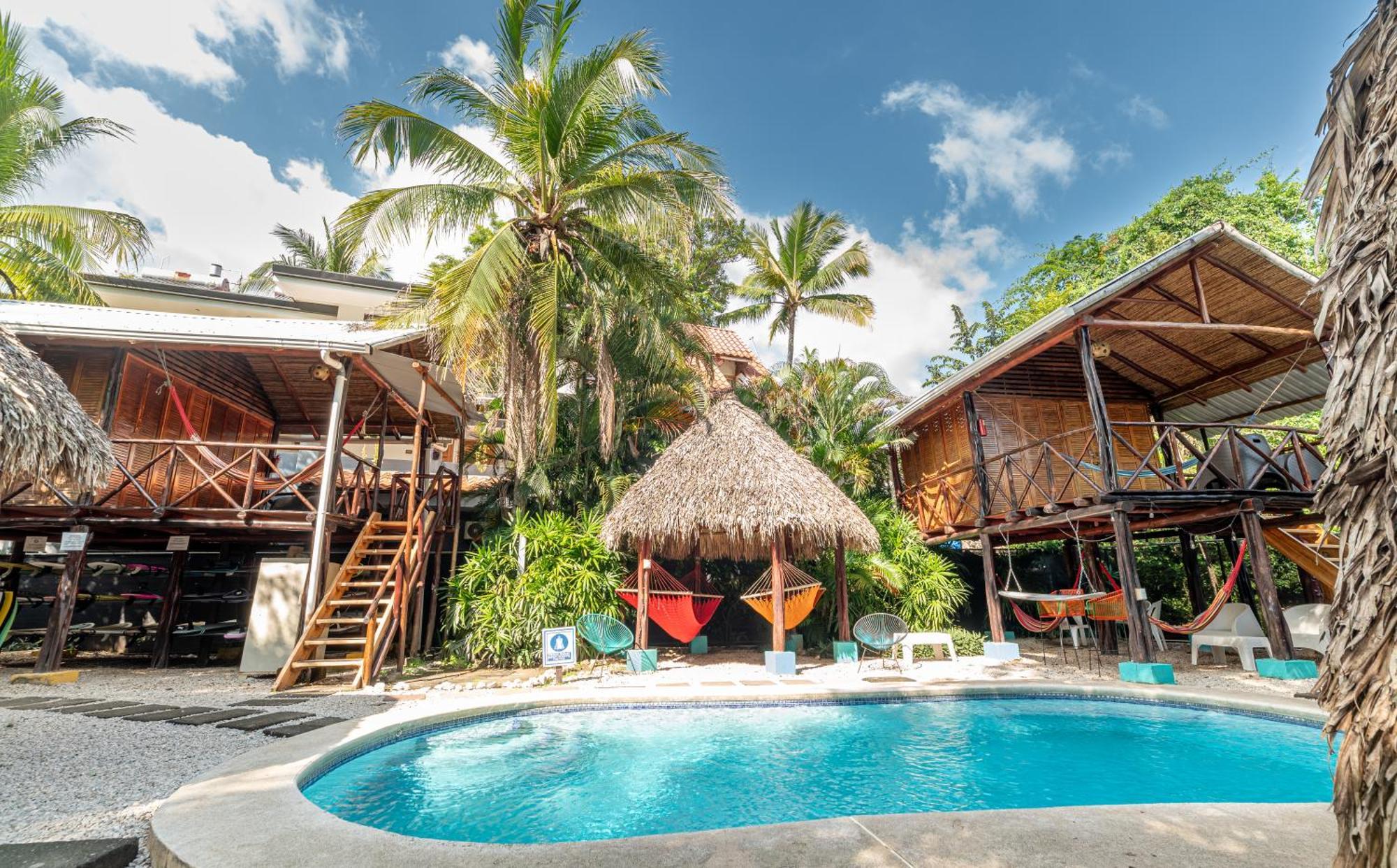 Surf Camp Hostal *
